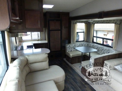 WildCat Maxx 285RKX Fifth Wheel Interior